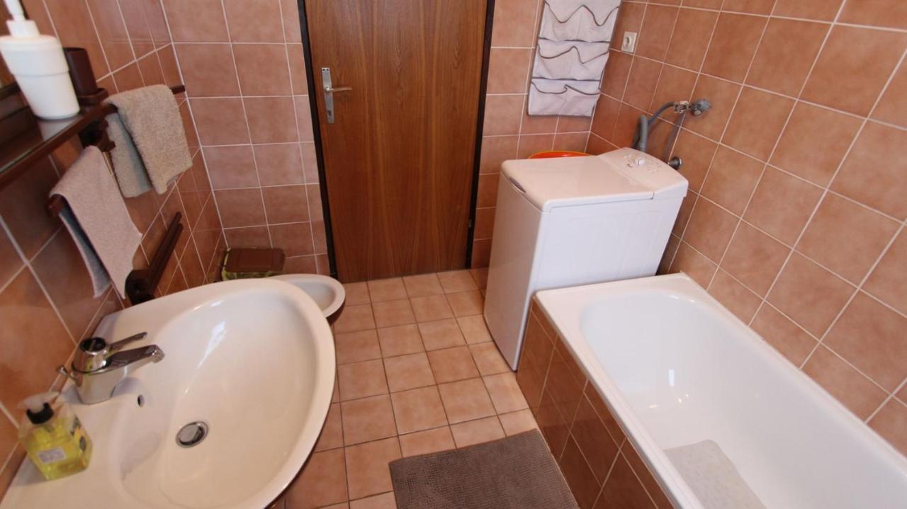 Apartment Gita Malinska Bagian luar foto